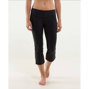 Lululemon Gather & Crow Crop - BLACK